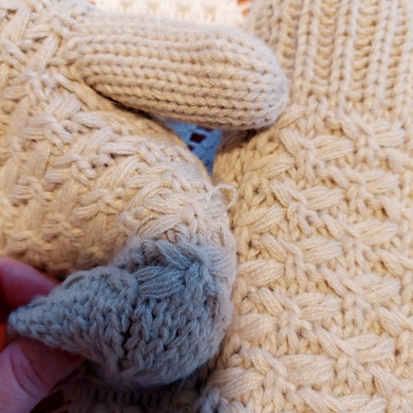 Faux sherpa lined mittens - Picture 4 of 8